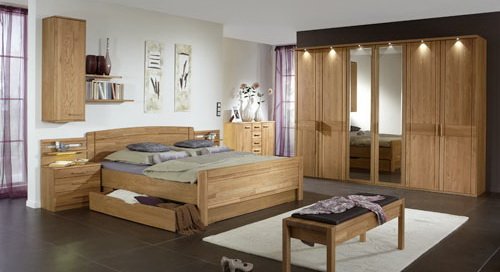 Schlafzimmer in Eiche teilmassiv, 4-tlg. Kleiderschrank B: ca. 300 cm, Bett Liegefläche 180 x 200 cm, 2 Nachtschänke B:ca. je 60 cm