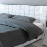 SAM® Design Boxspringbett mit Samolux®-Bezug in weiß, LED-Beleuchtung, Bonellfederkern-Matratze, Box mit Holzrahmen und Nosag-Unterfederung, extra dickem Topper, hochwertigen chromfarbenen-Füßen, optimale Einstiegshöhe, 180 x 200 cm [521465]