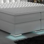 XXXL Boxspringbett Designer Boxspring Bett LED Chesterfield (Weiß, 180x200)