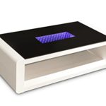 CAVADORE Couchtisch Hutch/moderner, niedriger Tisch mit schwarzem Glas und 3D-LED-Beleuchtung/mit Akku und 5m Ladekabel/mit Ablage/Hochglanz Weiß / 120 x 60 x 35 cm (L x B x H)